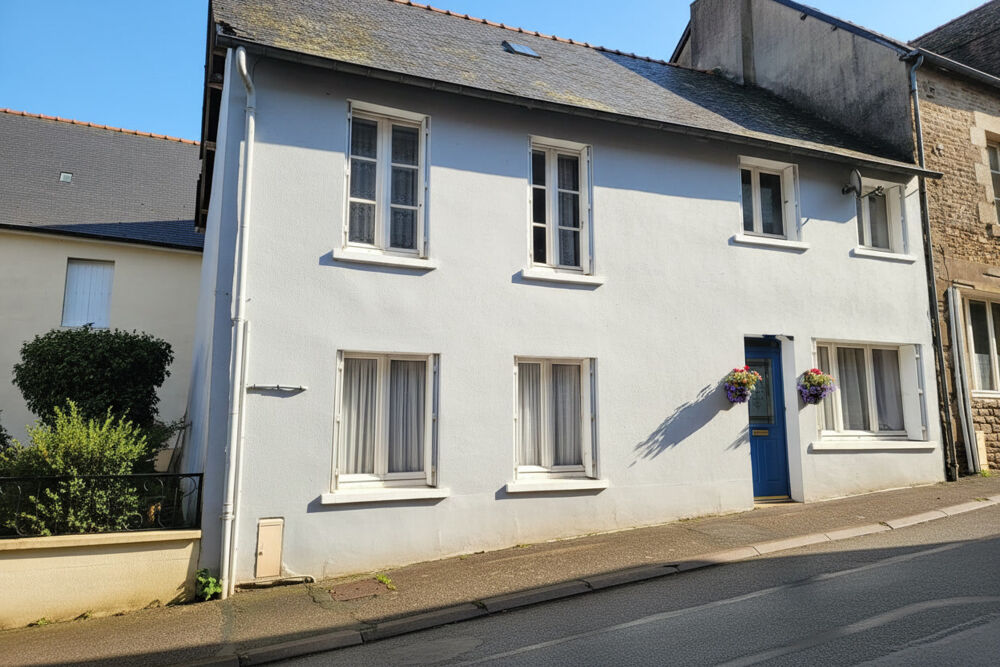 MORBIHAN Maison de ville de 3 chambres , 2 WC, avec patio et petit jardin