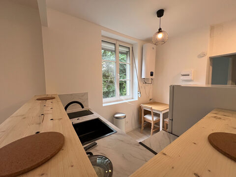   A LOUER STUDIO meubl� refait � neuf 34 m� avec parking 