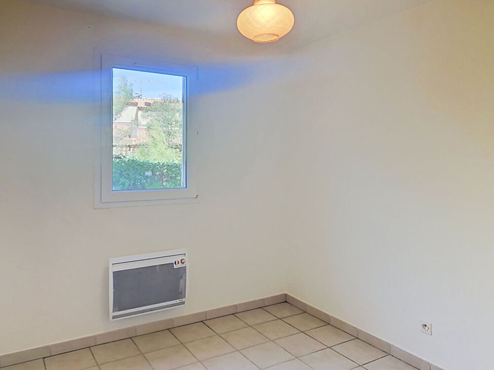 Location Appartement T2 hauts de Villeneuve-Lès-Avignon 2 pièce(s) 33 m2 avec jardinet. Villeneuve les avignon