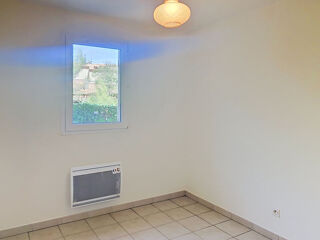 Location Appartement T2 hauts de Villeneuve-Lès-Avignon 2 pièce(s) 33 m2 avec jardinet. Villeneuve les avignon