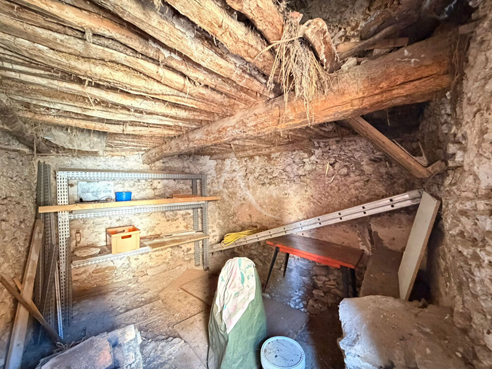 REMISE A RENOVER SUR DEUX NIVEAUX AVEC CAVE VINON SUR VERDON