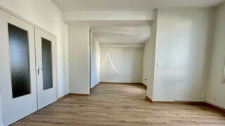  Appartement à louer 3 pièces 79 m²