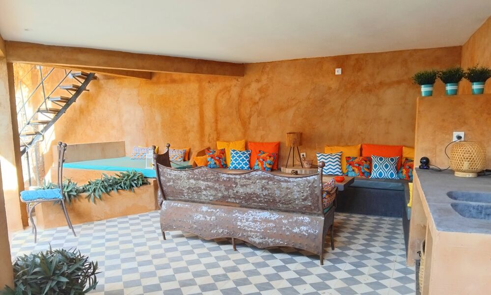 Location Maison LOCATION ANNUELLE POUR CE RIAD ATYPIQUE AVEC PISCINE SITUE A PIEDS DE LA MER ET DES COMMERCES Quartier Drève des Belges, Ngaparo Ngaparou (Senegal)