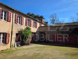 Maison 12 pièces 335 m² · à Aussillon · 335 m² · 337 000 €