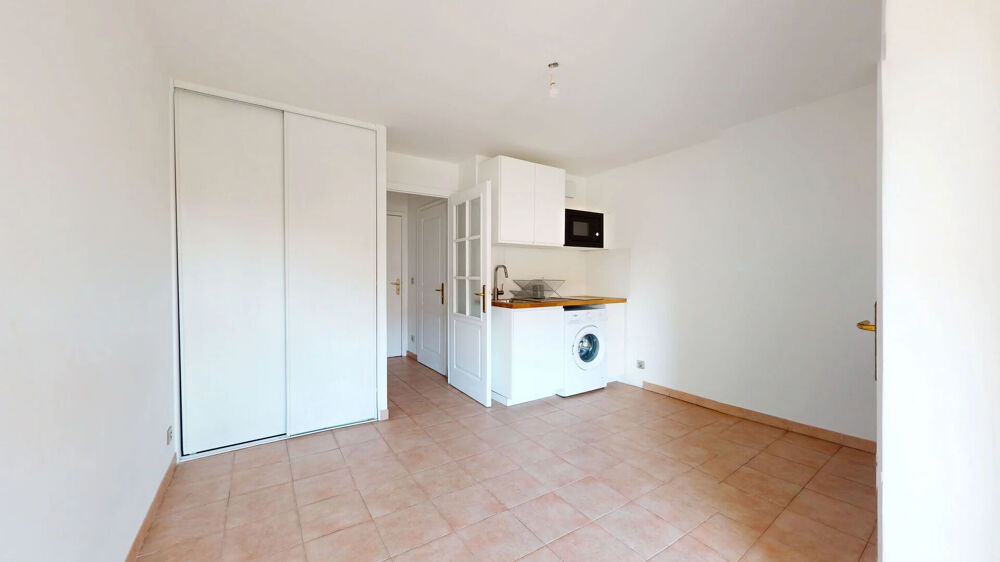 PORT FREJUS STUDIO/CABINE 24M² VUE CANAL