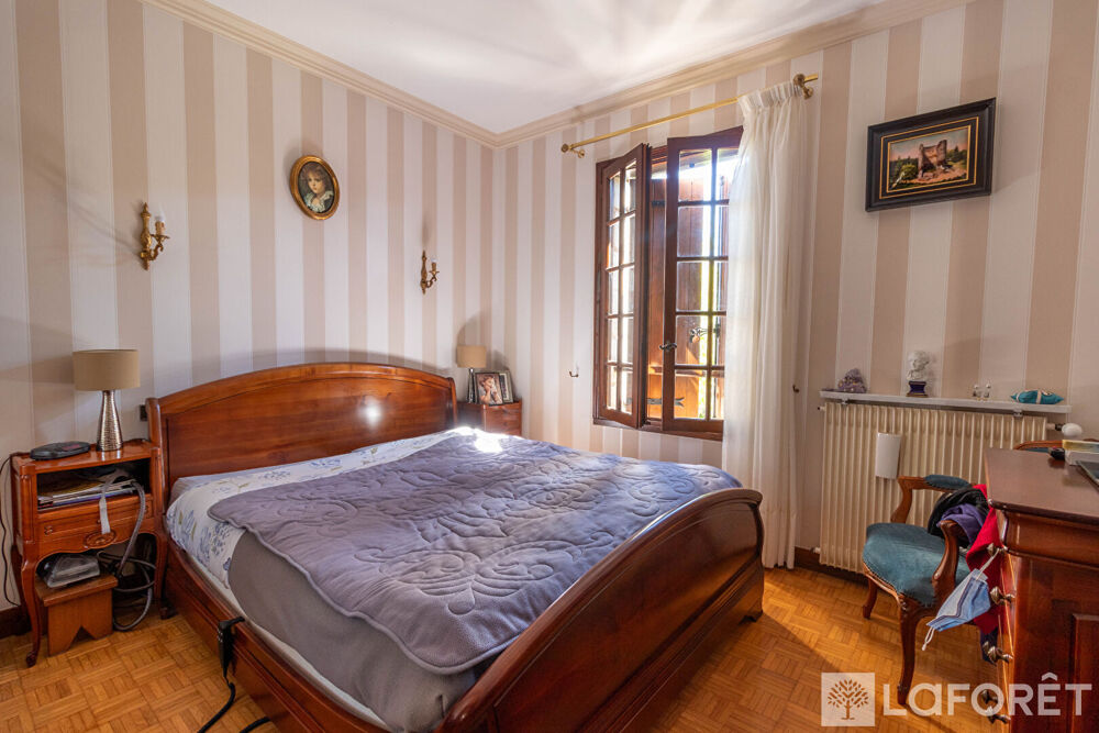 SANILHAC - Maison 6 pièces - 192 m2 - Jardin - Piscine - Sous sol