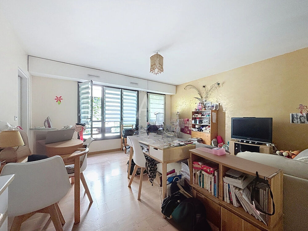 Appartement Suresnes 3 pièce(s) 70 m2 - Cave - parking