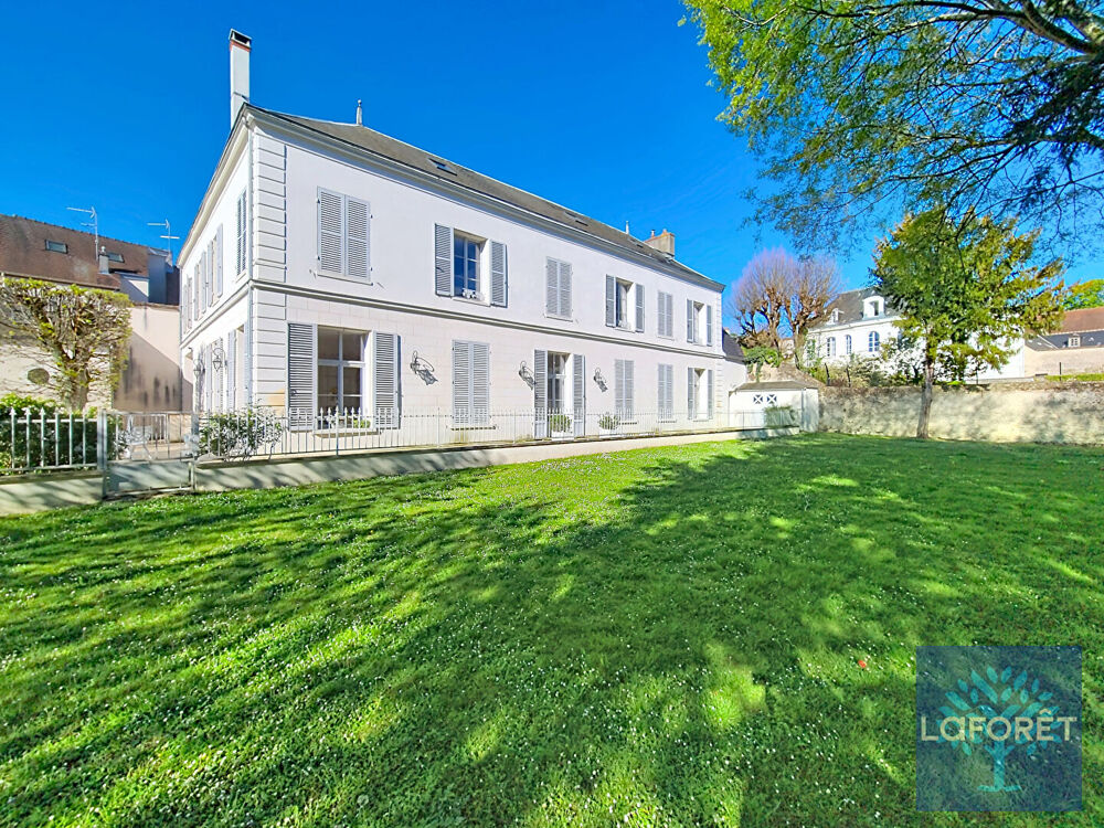 ÉTAMPES CENTRE-VILLE - APPARTEMENT DE GRAND STANDING AVEC JARDIN PRIVATIF