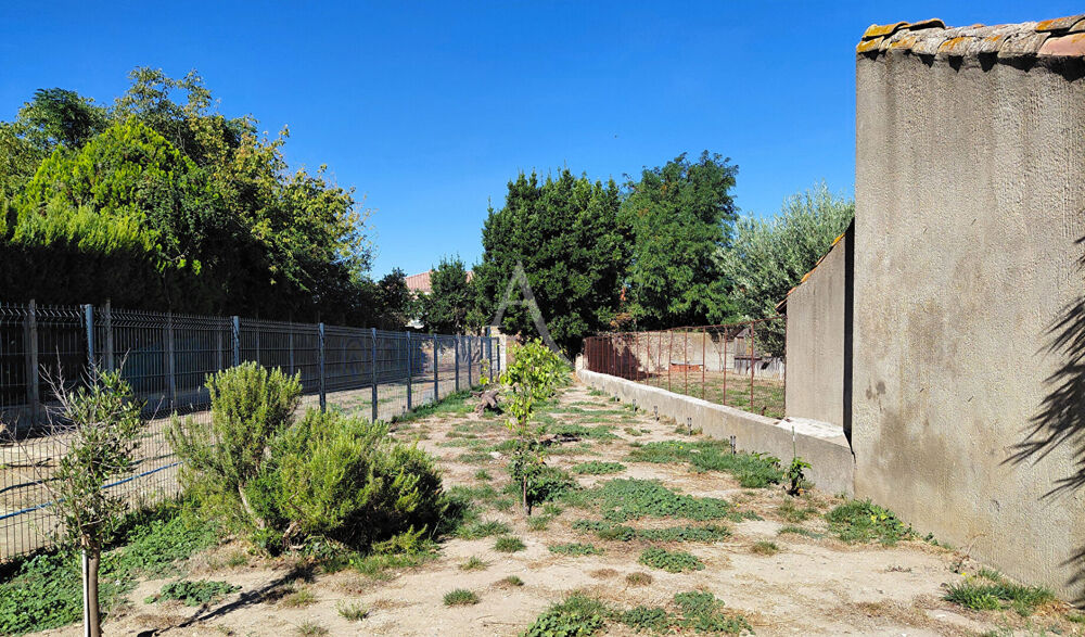 Propriété d'exception aux portes de Narbonne ! Garage de 190m² + 2 dépendances.