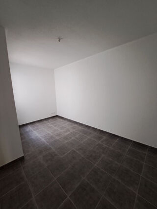  Appartement à louer 3 pièces 60 m²