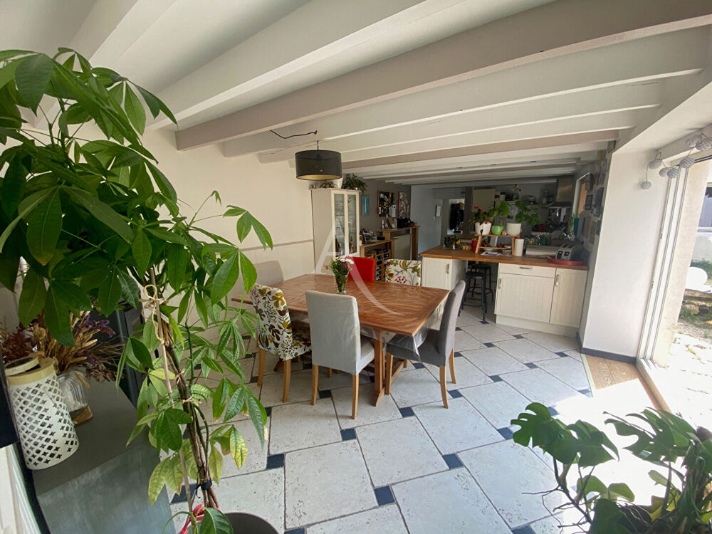 Maison 7 pièces 193 m² · à Dompierre sur Mer · 193 m² · 599 500 €