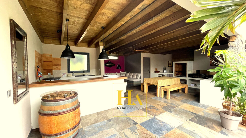 Vente Maison Propriété d'exception  Lisière de Saint-Pierre 7 pièce(s) 257 m2 Saint pierre