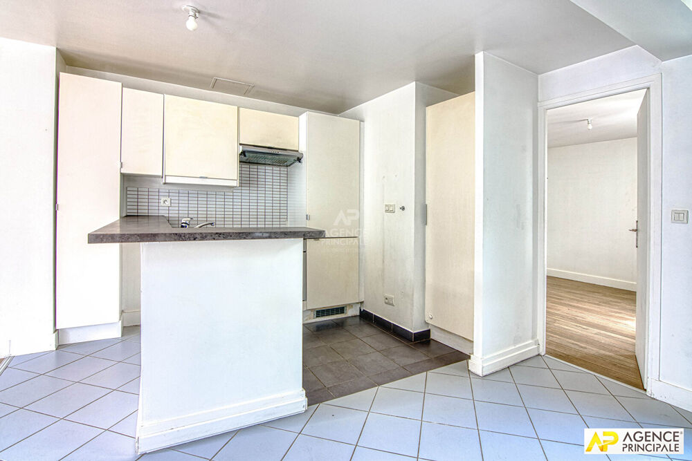 Vente Appartement Versailles Notre-Dame Boulevard de la Reine Appartement duplex 4 pièces de 94m² au sol situé au 1er et dernier étage avec cave Versailles