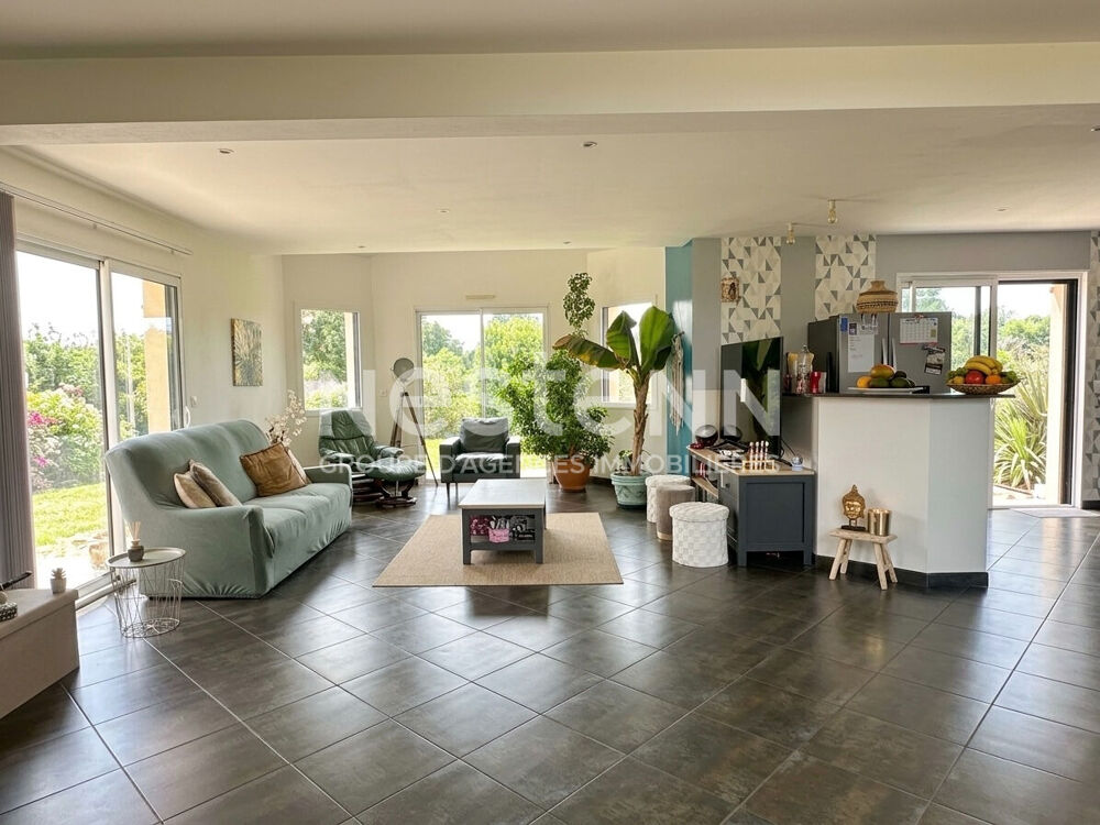 Maison d'architecte - 180 m² - Centre bourg de Berric