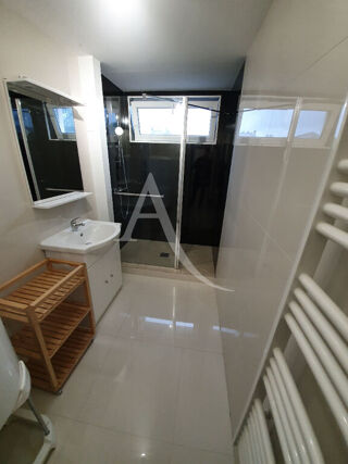  Appartement à louer 3 pièces 56 m²