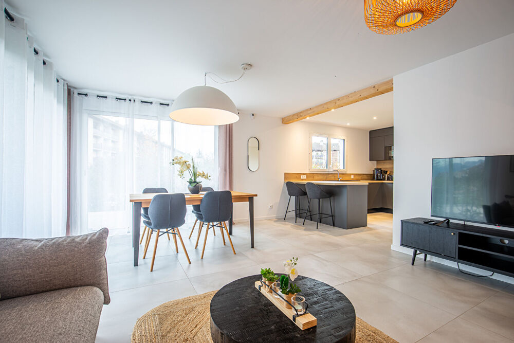 AGENCE IMMOBILIERE LAFORET - ANNECY-LE-VIEUX - VILLA NEUVE 122,90m² - TERRAIN 591m² - 4 CHAMBRES - PISCINE - GARAGE 21,92m² - RE
