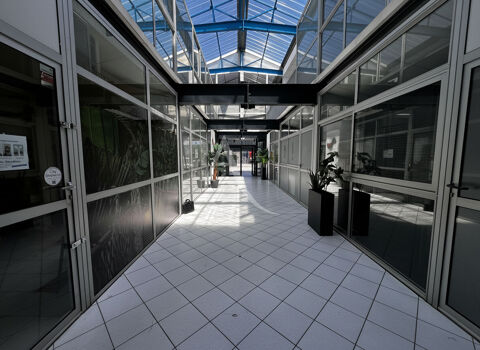   LOUE LOCAL DE 33 M² PROFESSIONNEL COMMERCIAL OU BUREAU MAS GUERIDO 