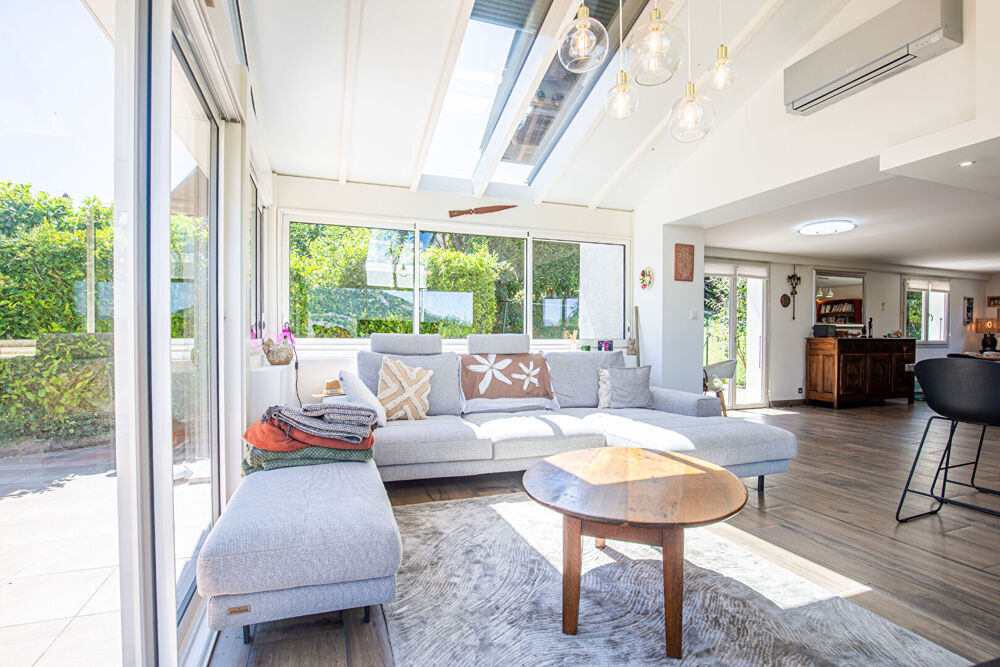 AGENCE IMMOBILIERE LAFORET - EXCLUSIVITE - "LAVANDE" - MAISON INDIVIDUELLE de 126,70m² - SOUS-SOL COMPLET 48,07m² - DPE C - TER