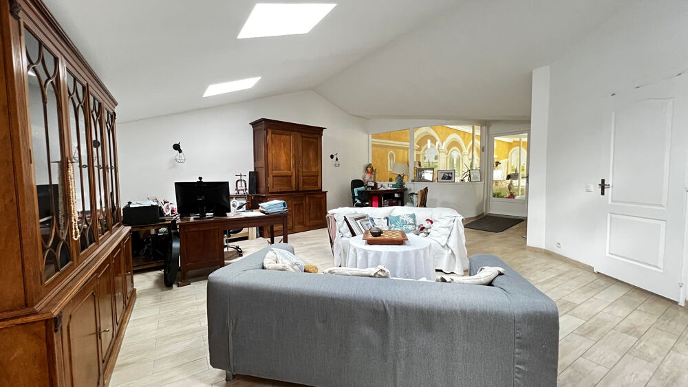 Vente Maison Villa  7 pièce(s) 205 m2, piscine intérieure Echillais