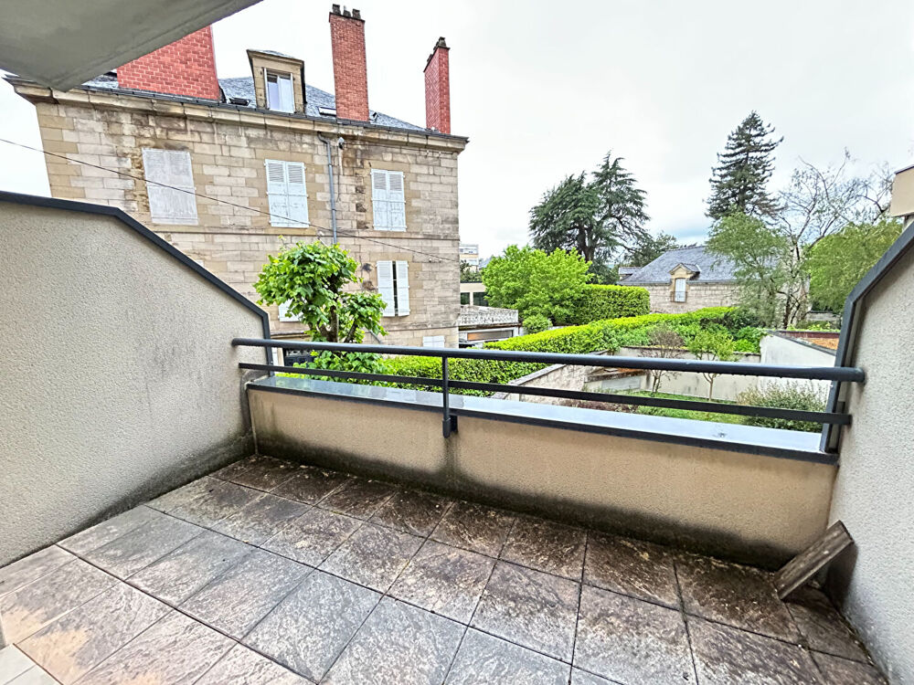   Choix N°1 pour ce local de standing avec stationnement. Centre ville. Brive la gaillarde