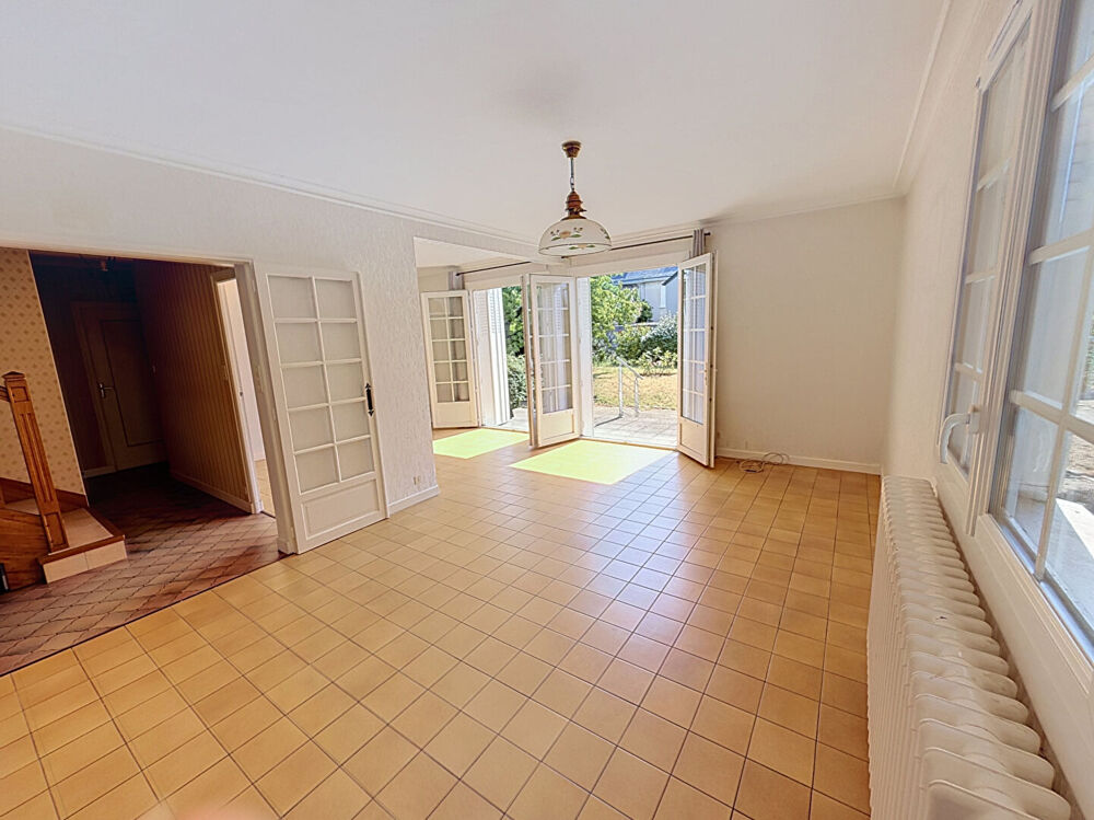 Maison familiale 6 pièces, 5 chambres, 125 m2 avec garage, jardin, dépendance, à Nantes.