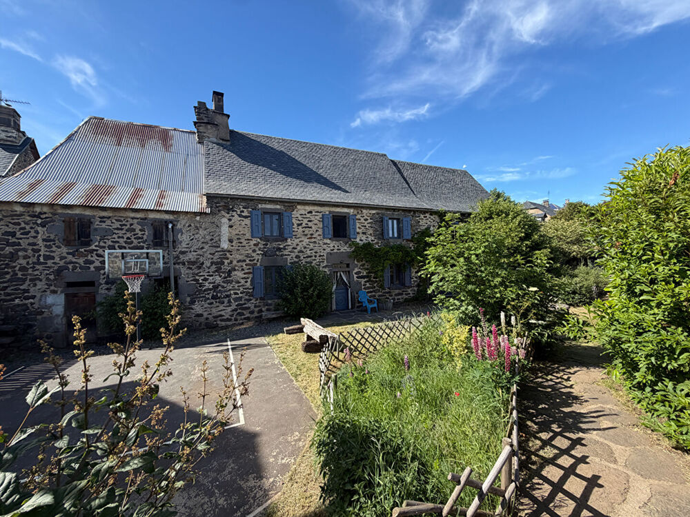 Vente Maison Maison Cussac 6 pièce(s) 186 m2 Cussac