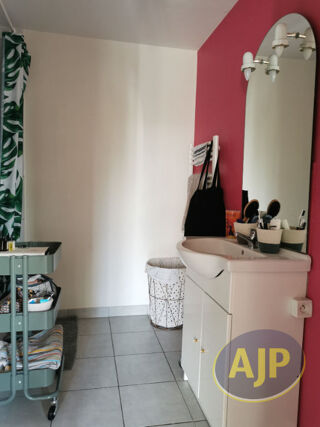  Appartement à louer 3 pièces 76 m²