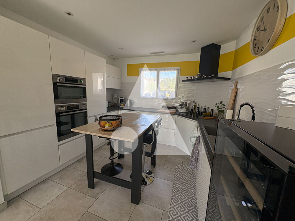 Vente Maison Maison récente de plain-pied avec gîte, sans vis-à-vis, terrain arboré de 1 033 m² et voie verte à proximité : un bien rare à Sa St sernin