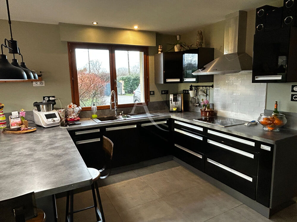 Maison d'exception 215 m² au sol !!! 4 chambres, dont une suite parentale avec balcon et piscine sur 1 200 m²215 m2 au sol