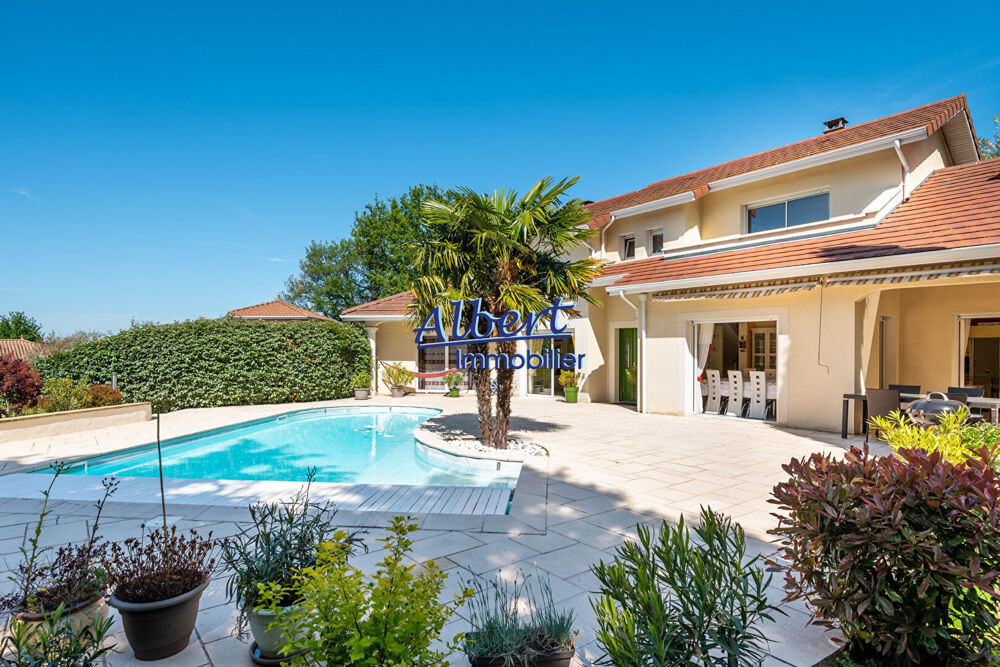 Maison 255 m2 8000 m2 de terrain