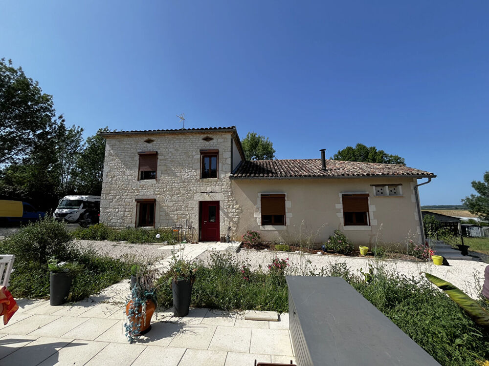 Maison en pierre sur près d'un hectare de terrain