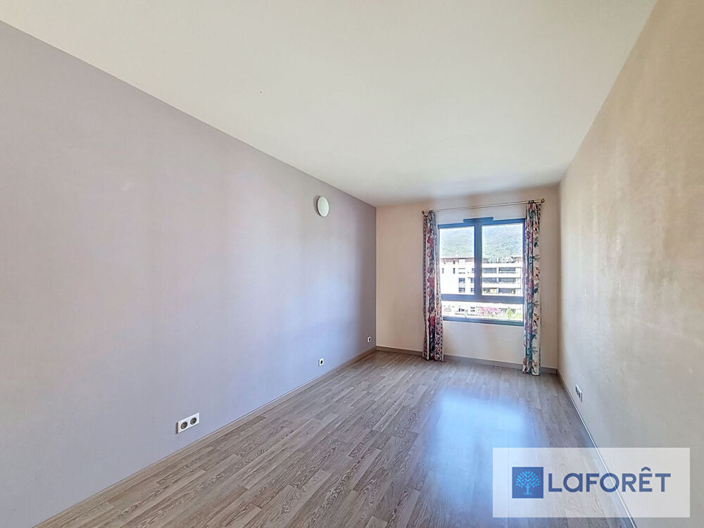 � vendre  Appartement Saint-Genis-Pouilly (01630)