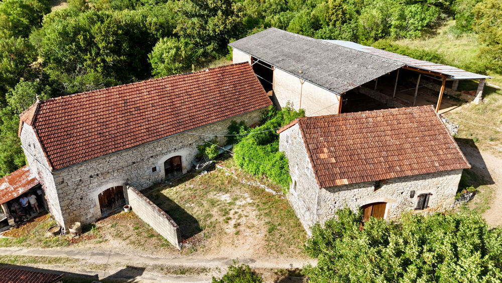 Corps de ferme 7 bâtiments sur 8 ha