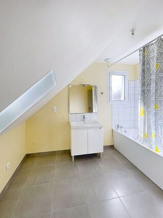  Maison à louer 5 pièces 153 m²