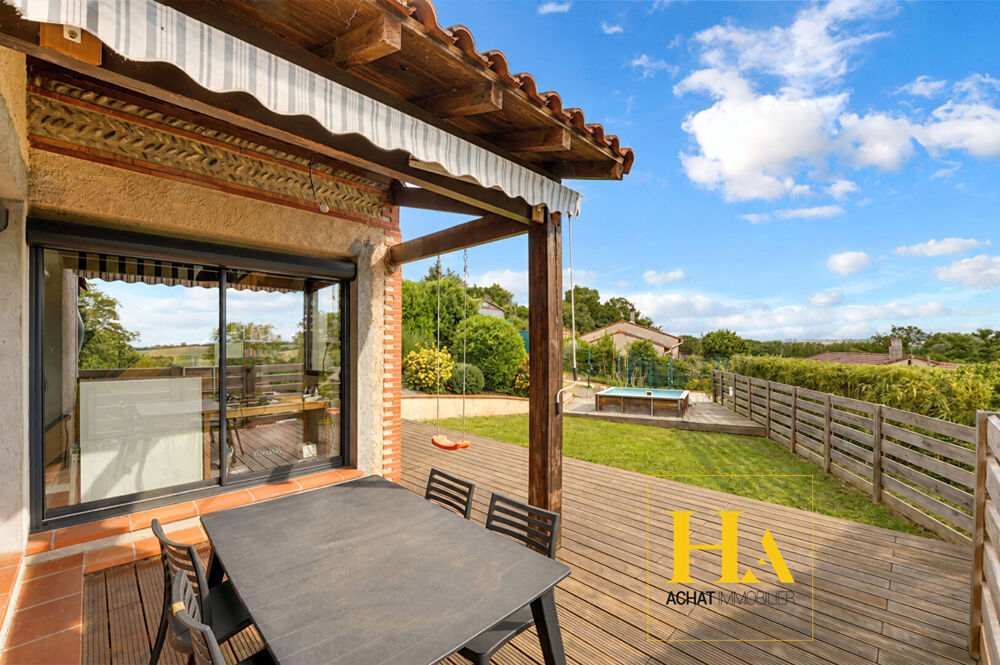 Vente Maison Maison de caractère de 118 m² avec pigeonnier, vue dégagée, piscine et panneaux solaires Ayguesvives