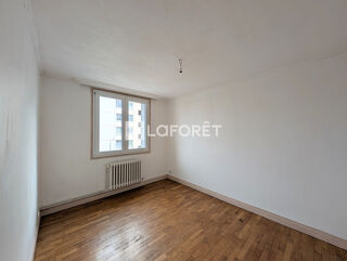  Appartement à louer 3 pièces 68 m²
