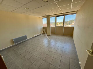   Local Professionnel à usage de bureaux Nîmes 6 pièces 103.15 m2 Nîmes