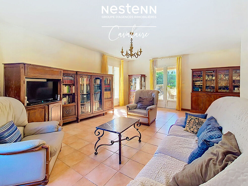 Vente Maison Environnement calme pour cette maison d'environ 141 m² sur  un terrain de 792 m² avec piscine et double garage Cavalaire sur mer