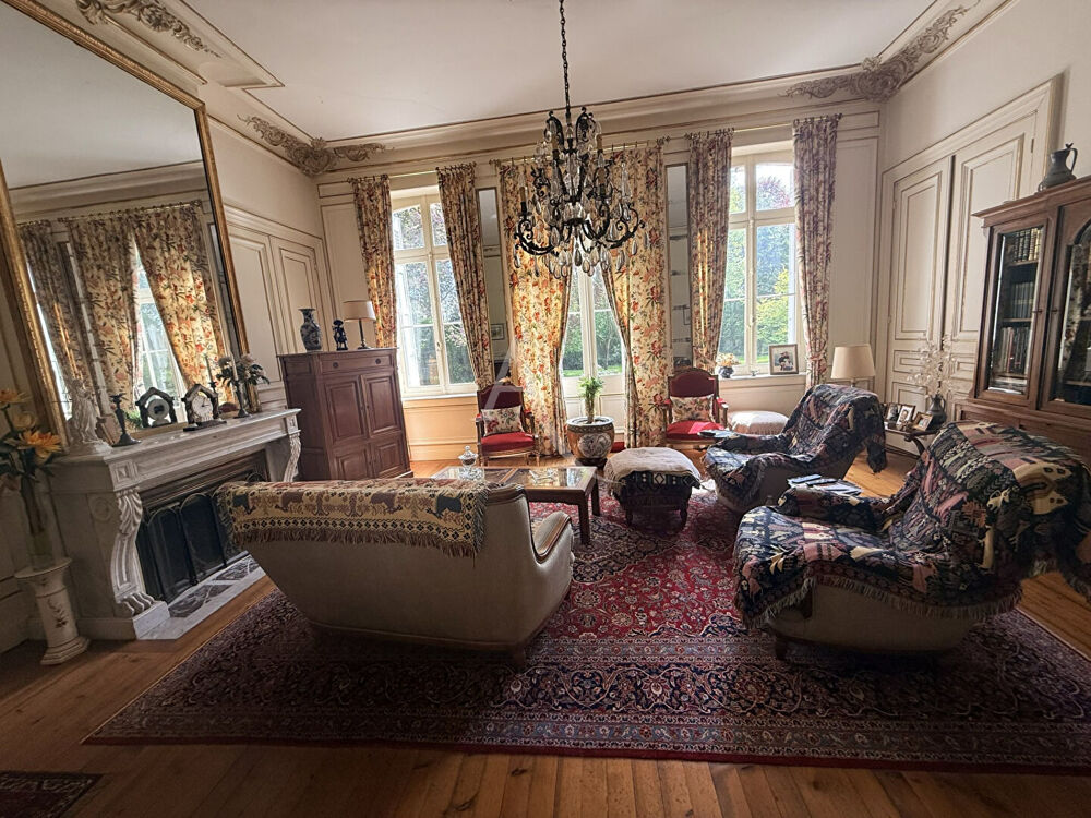 Maison de maître de 342 m² et son parc arboré de plus d' un hectare