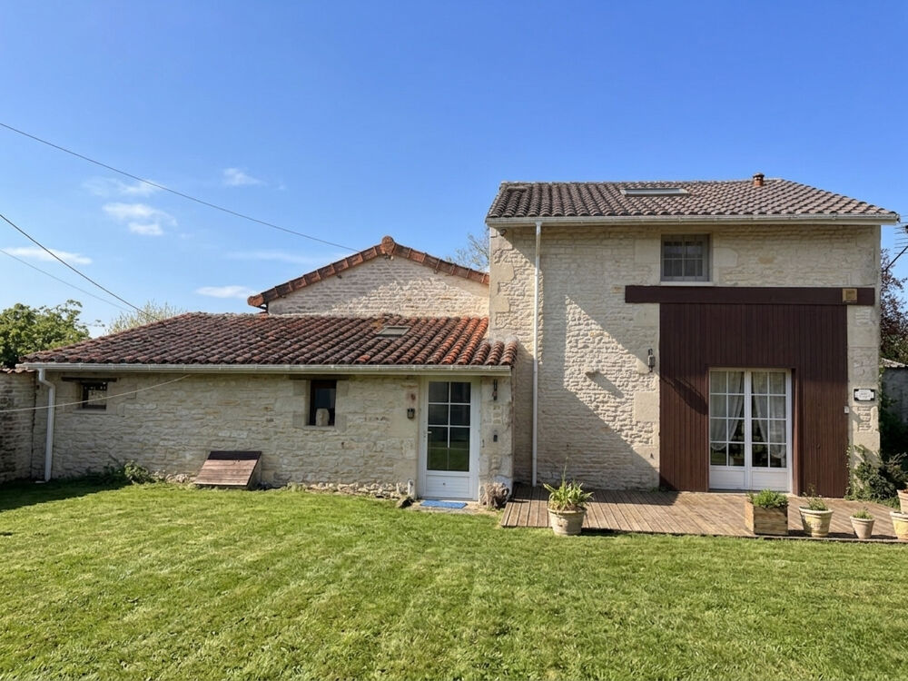 Ensemble de 2 maisons habitables et une maison à rénovée