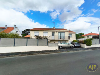  Maison à louer 7 pièces 164 m²