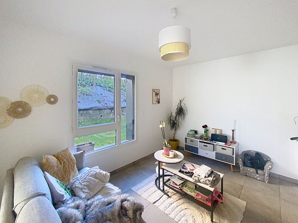 Vente Appartement EXCLUSIVITE ! Appartement récent Yssingeaux en rdc avec petit extérieur , garage et stationnement Yssingeaux