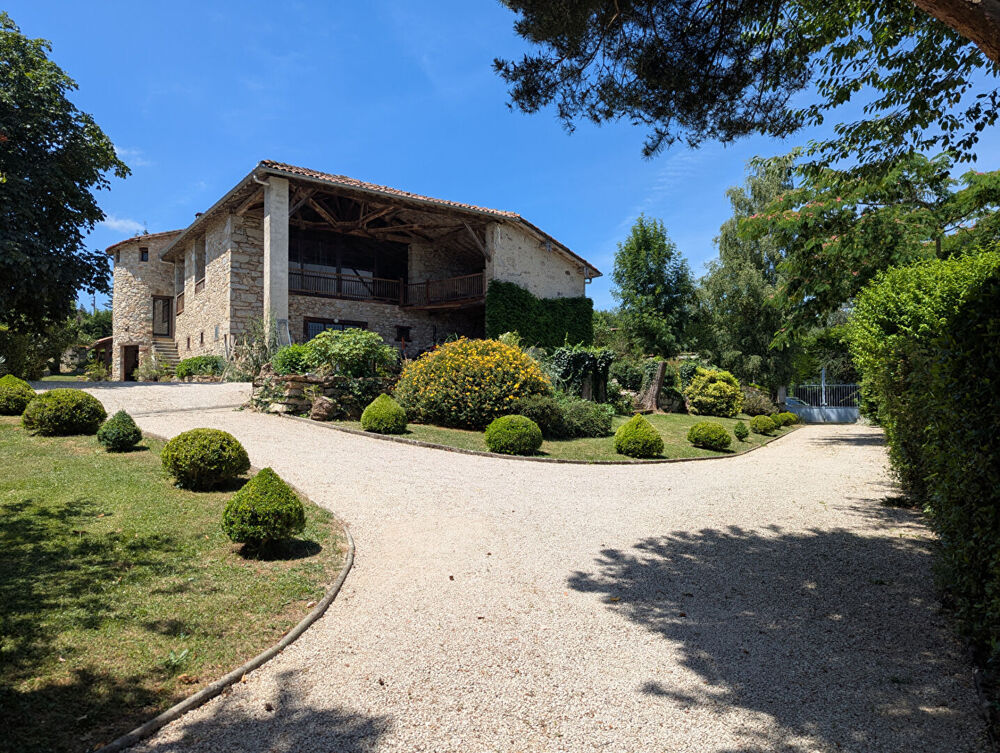 Vente Maison Demeure de caractère sur un domaine de 66 hectares au coeur des Pyrénées Ariégeoises Foix
