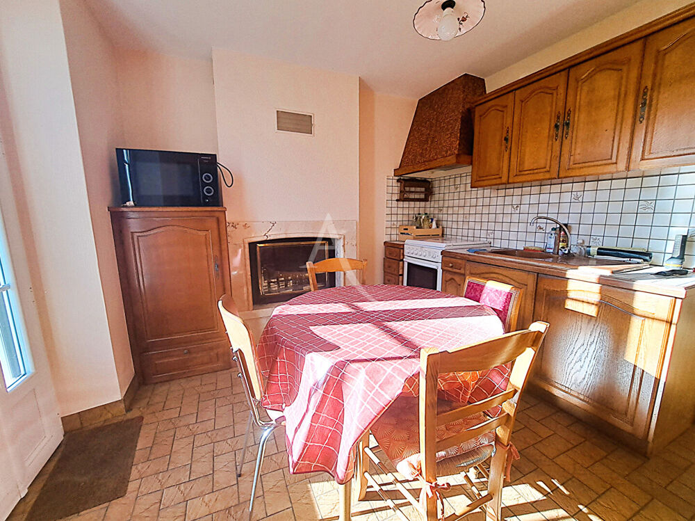 Charmante maison en pierre avec dépendances et grand entrepôt à L'OIE.