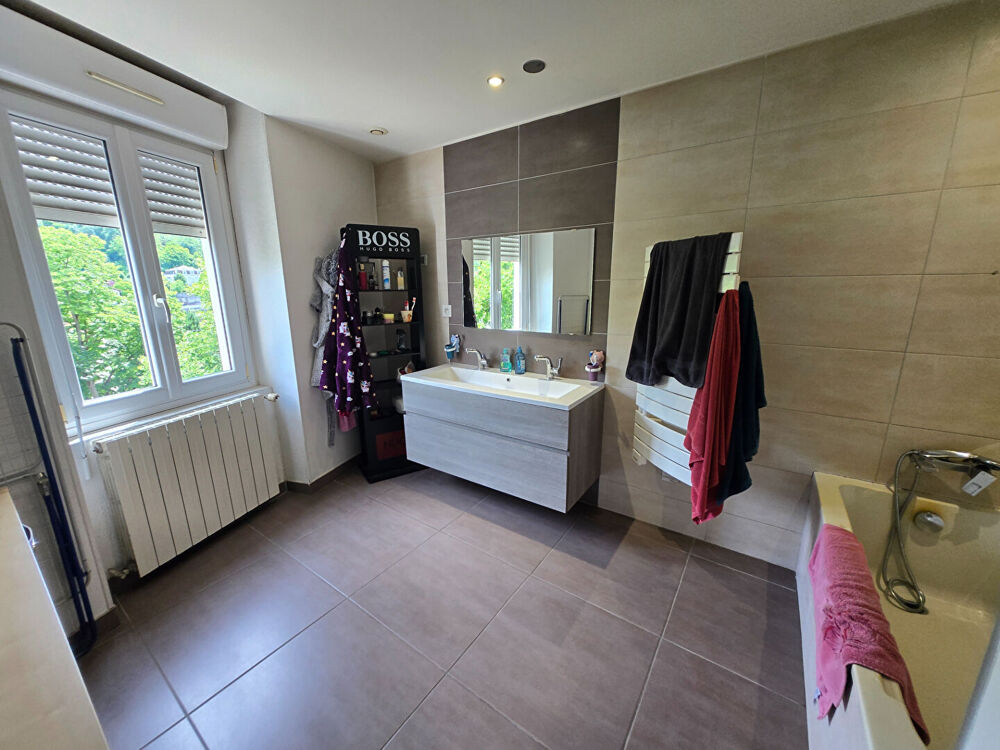 Rive-de-Gier (42800) ? Appartement T3 rénové ? 1er étage ? Petite copropriété Un T3 , au coeur de la ville