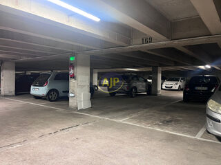  Parking / Garage à louer 