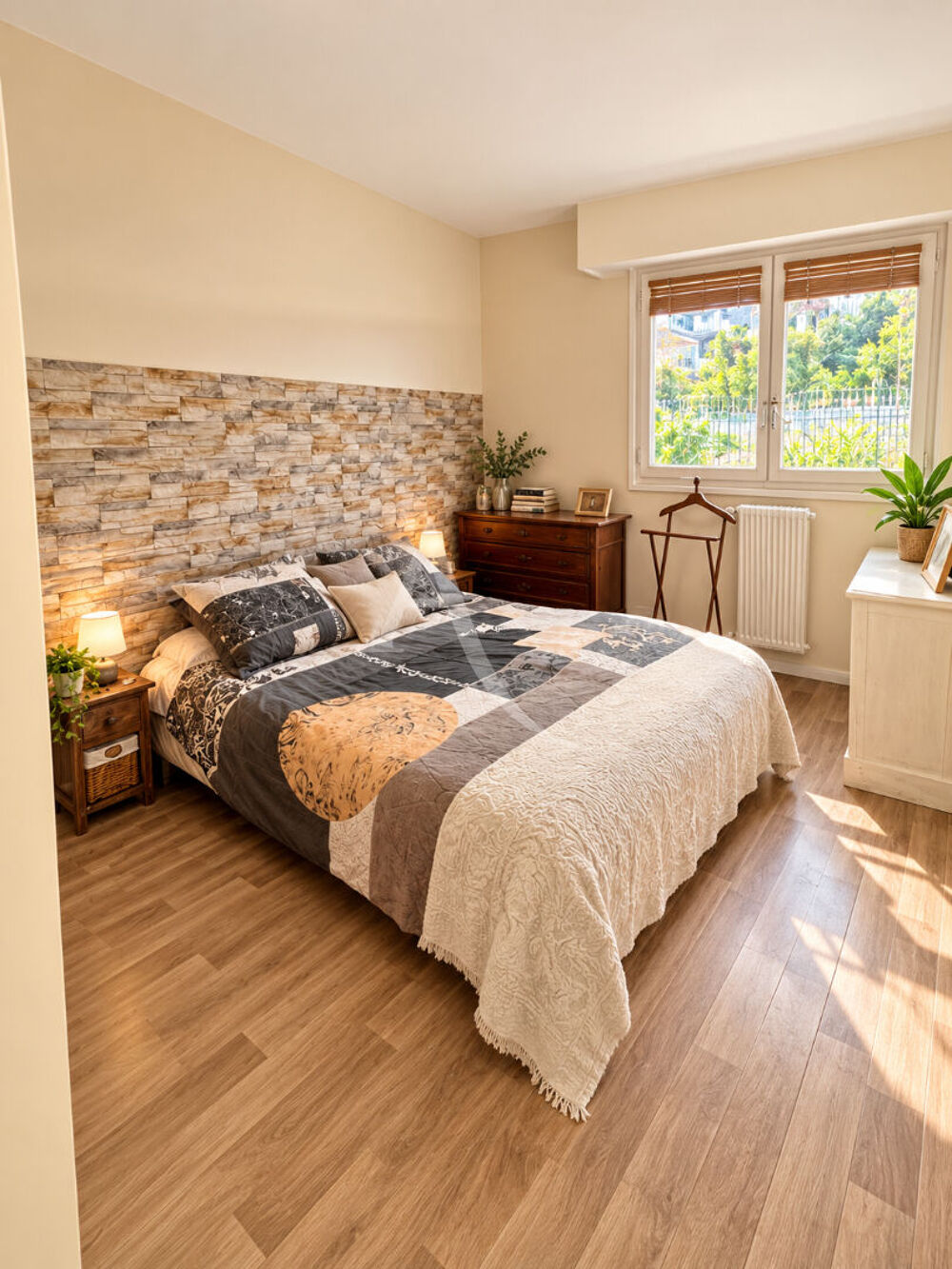 Vente Appartement OFF MARKET - 4 pièces de 96 m²  , beaux volumes, potentiel à révéler Le cannet