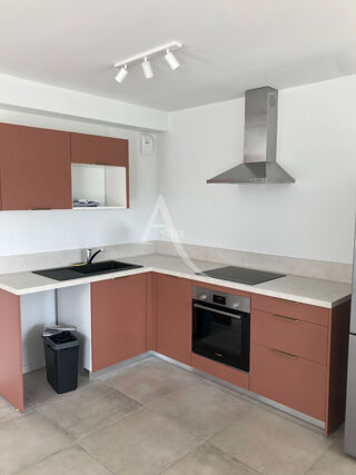  Appartement à louer 3 pièces 75 m²