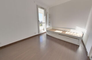  Appartement à louer 4 pièces 77 m²