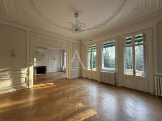  Villa � vendre 15 + pi�ces 550 m�